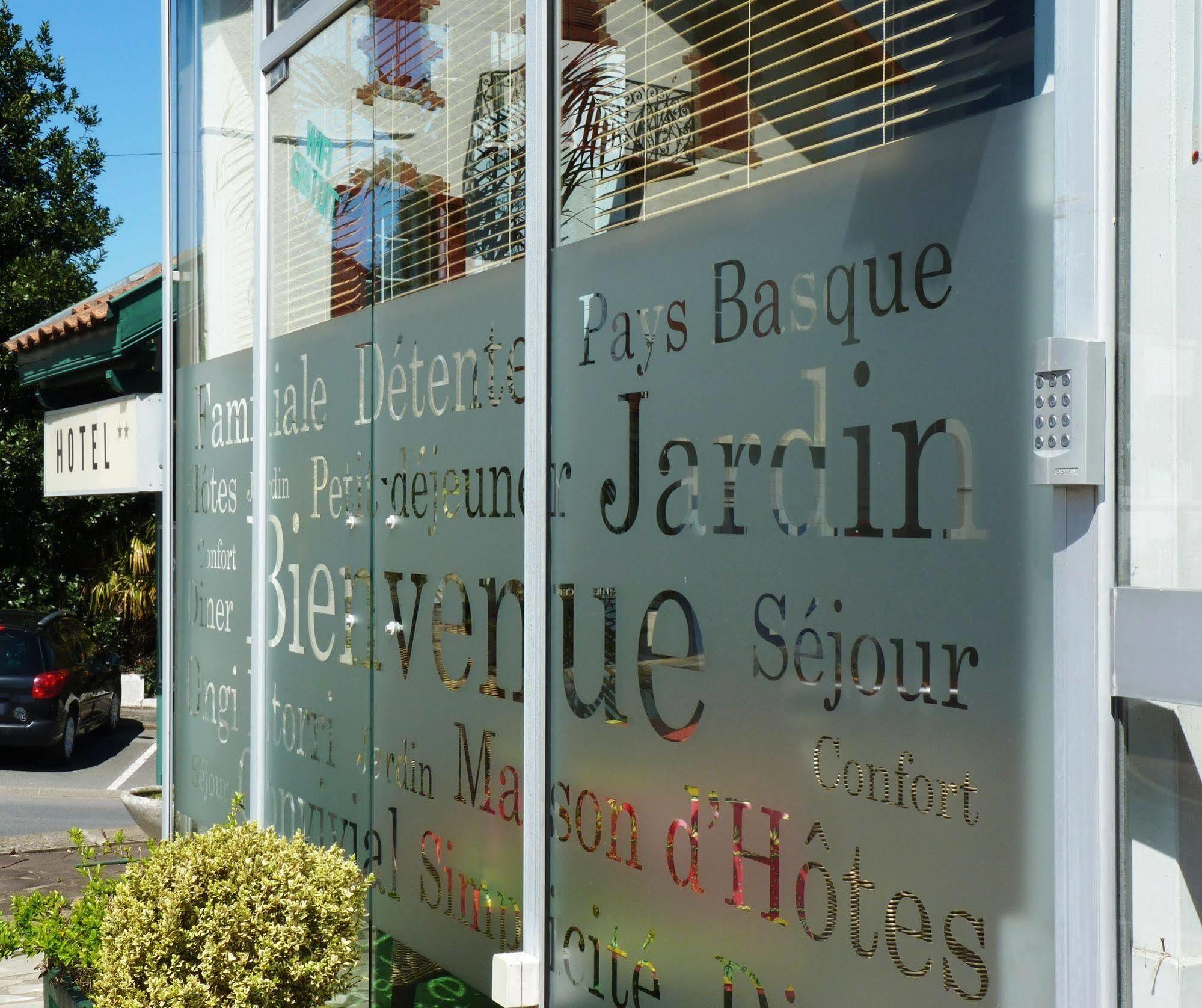 Hostellerie Du Parc Cambo-les-Bains Εξωτερικό φωτογραφία