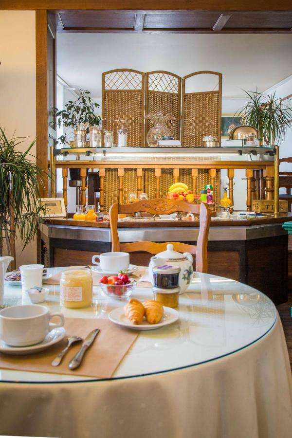 Hostellerie Du Parc Cambo-les-Bains Εξωτερικό φωτογραφία